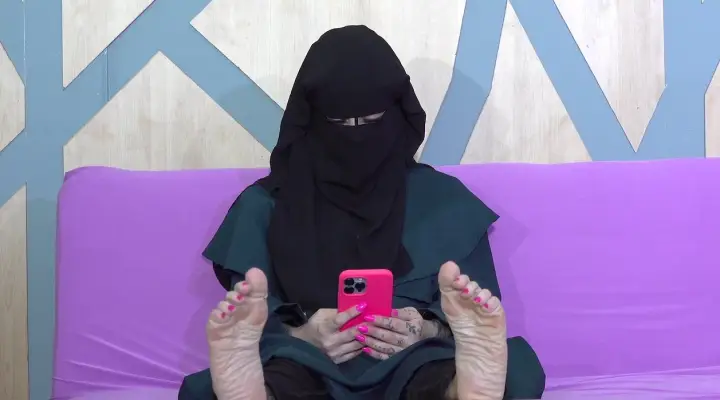 Líná děvka v niqabu miluje tvrdý péra