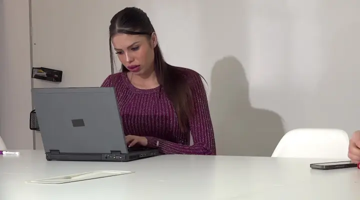 Údržbář musel zchladit nadrženou sekretářku