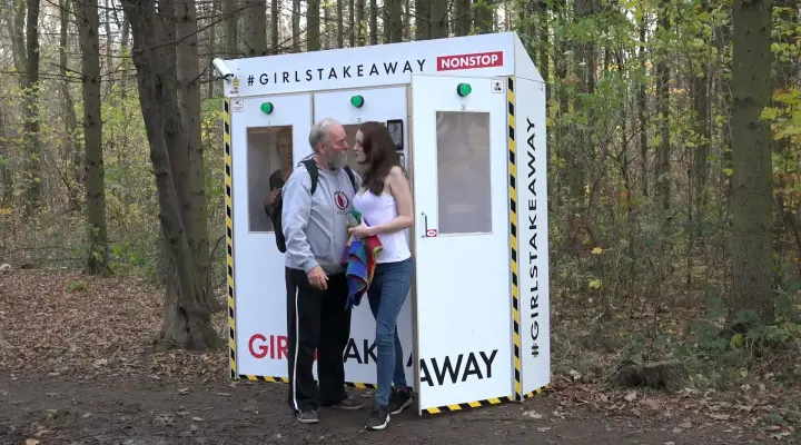 Starý muž našel místo houby Ela Nek