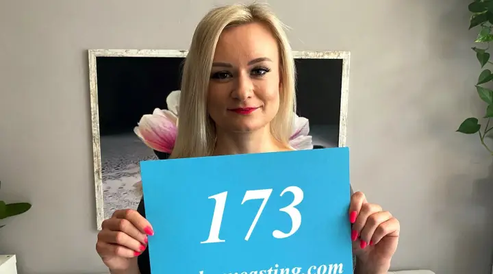 Vysoce fuckable blondýnka v castingu