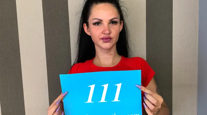 Isabel Dark šuká na odlitku s tetováním