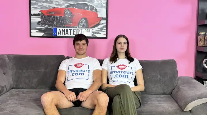Čerstvá osmnáctka ukazuje svou šťavnatou kundičku