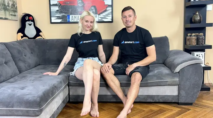 Nádherná blondýna chce točit amatérské porno