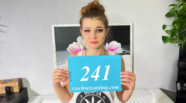 Sexy instagramová modelka bez spodního prádla