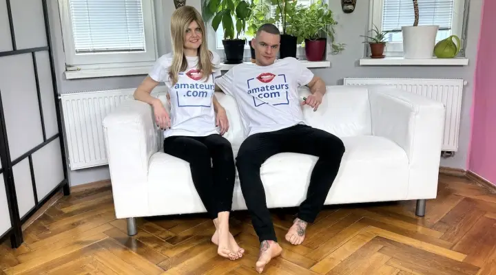 Blonďatá milfka chce zkusit sex s pornohercem