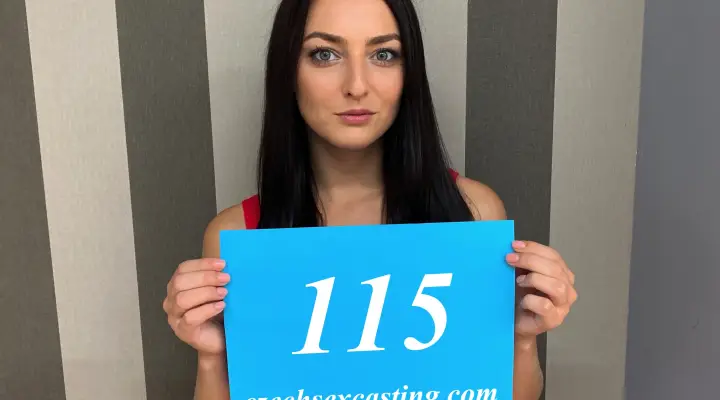 Fantastisk brunette i sin store casting-debut