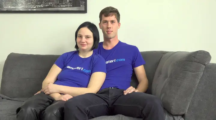 Genert amatørpar viser deres sexfærdigheder