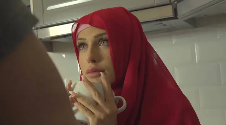 Sexet muslimsk pige spreder sig for penge