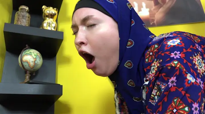 Liderlig fyr vil virkelig gerne kneppe en kvinde i hijab