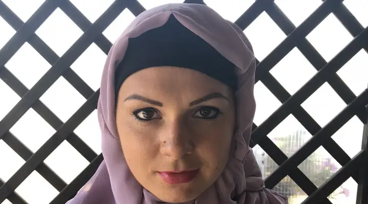 Den tjekkiske muslim Mila Fox med sin kæreste