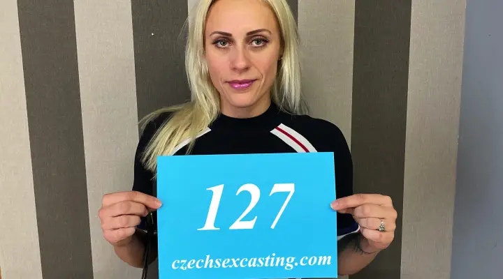 Mollige Blondine nimmt es beim Casting