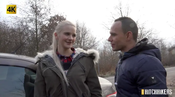 Eine Menge Sperma für blonde Anhalterin