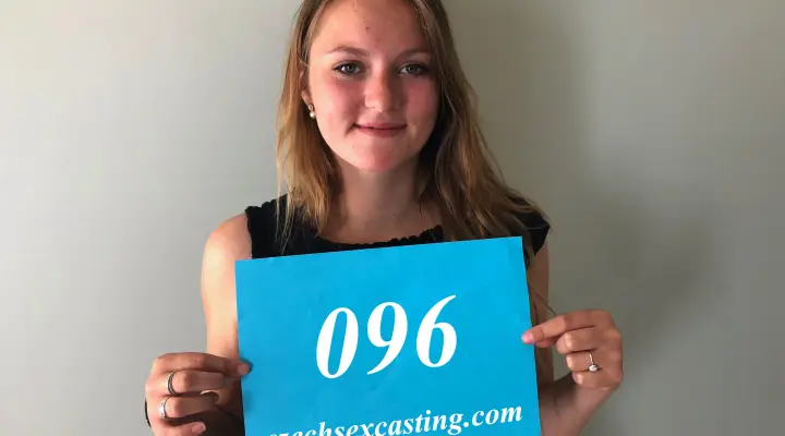 Das tschechische Model Tereza versucht, ein Model zu werden