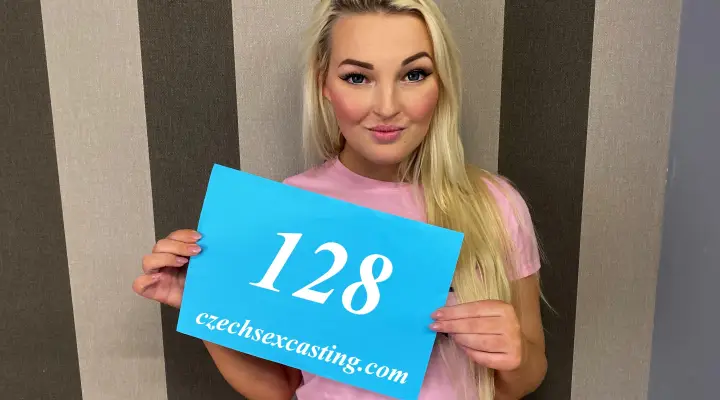 Blonde Sexbombe in Pornoaktion