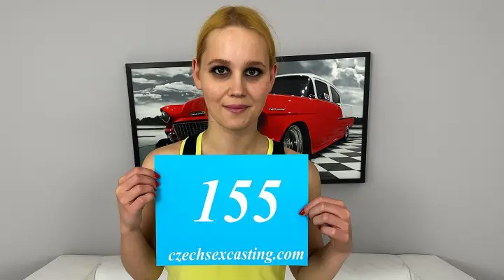 Blondes zierliches Mädchen in einem Casting