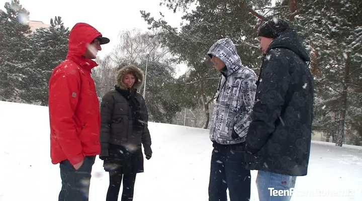 Φαίνεται ότι θέλει ομαδικό σεξ