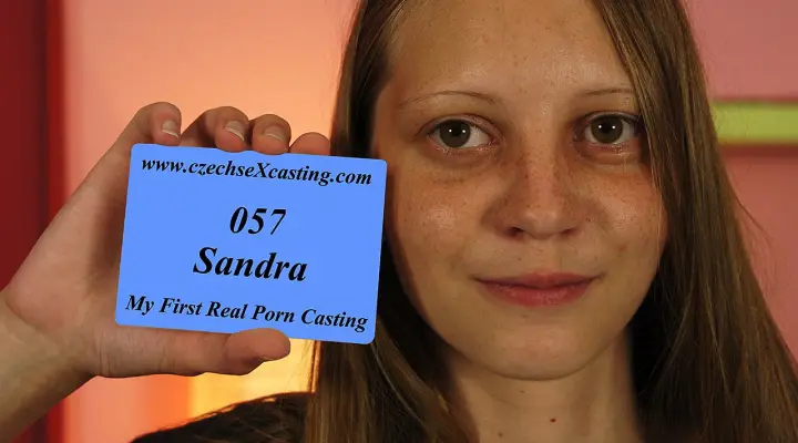 Chica tímida en su primer casting