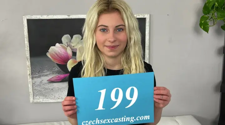 Seksikas blondiin saab casting'is pundi