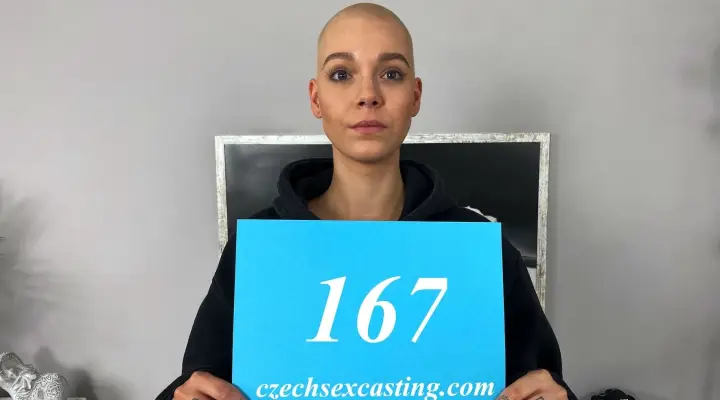 Raseeritud pea tüdruk casting fuck unistus