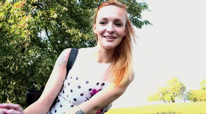 Tšekkiläinen narttu Belle Claire nussitaan kiimaisen ratsastajan kanssa