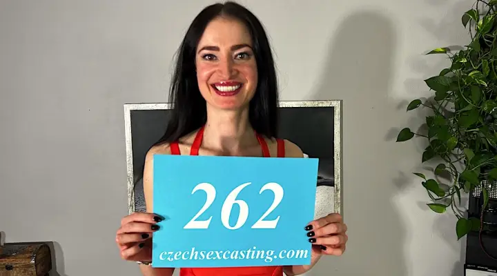 Skinny MILF akarja meghódítani a világot