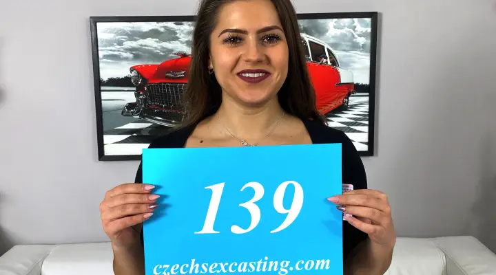 Pocket méretű babe megdugta a casting