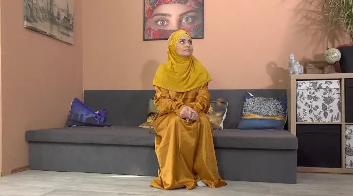 Teman-teman yang terangsang ingin threesome dengan gadis berhijab