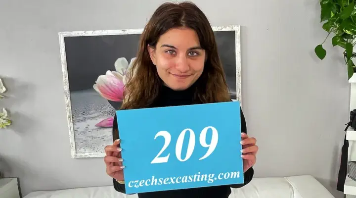 Un novellino tascabile si è fatto una scopata durante il casting