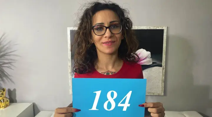 イタリア人刺青美女、キャスティングで運試し