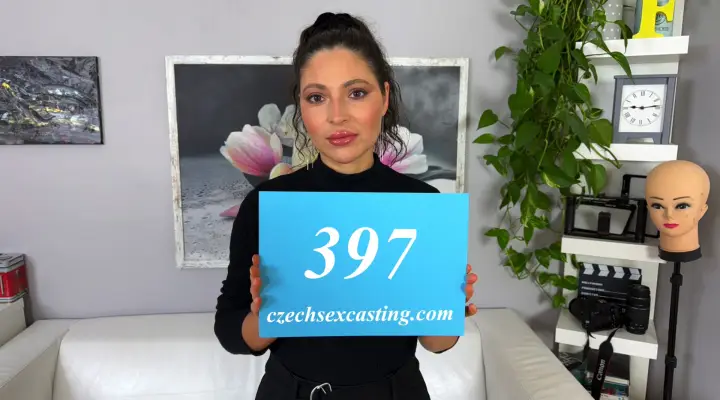 Karšta brunetė sekso bomba porno veiksme