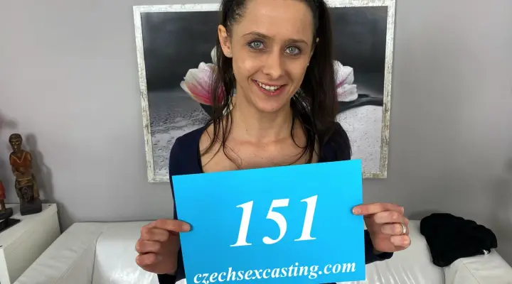 Brunette blir knullet på casting