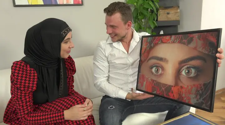 Hete vrouw in een hijab koos voor wat foto's en wat seks