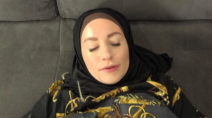 Luie babe in hijab krijgt hardcore penetratie