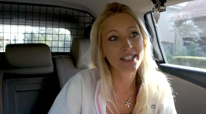 Laat je borsten zien voor een gratis lift