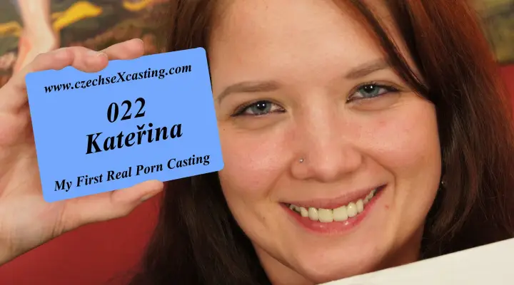 Speelse tiener bij haar eerste pornocasting