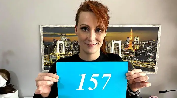 Pyszna marchewka skubie koguta