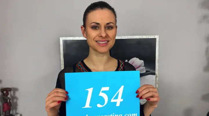 A morena mal-humorada foi feita para o sexo