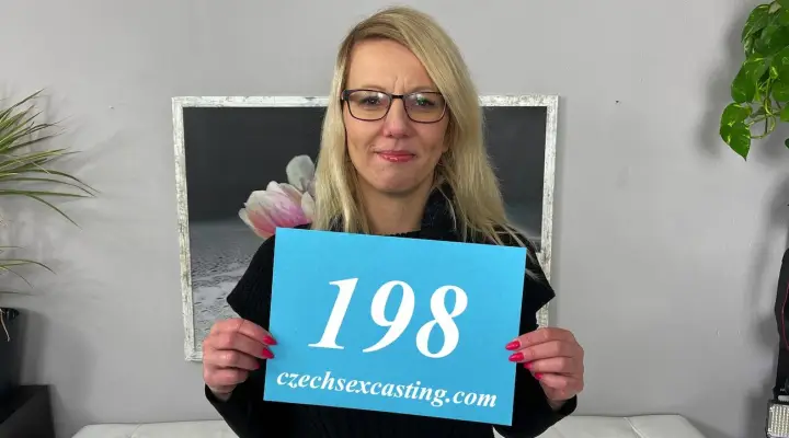 Milf checa abre as pernas para um trabalho