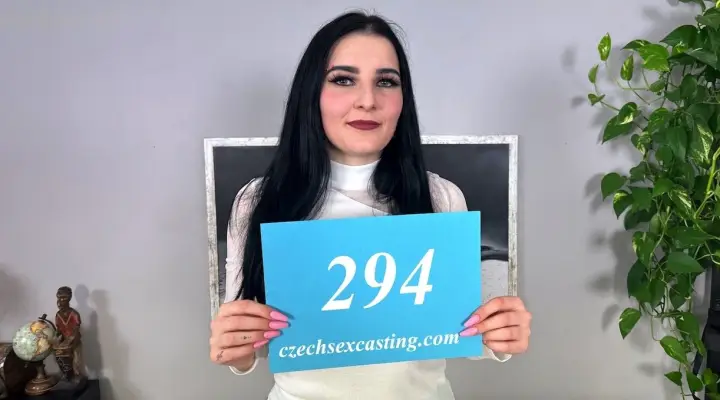 Casting foto absolut fierbinte cu o brunetă fină