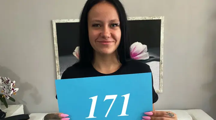 Întâlnirea unei fete care este gata pentru sex de turnare