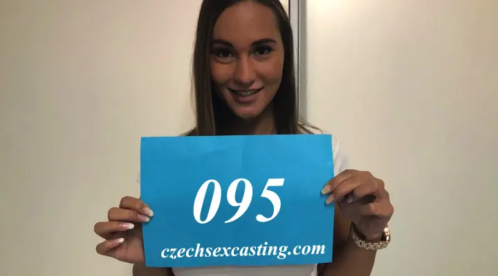 Çek porno yıldızı Naomi Benet daha fazla para istiyor