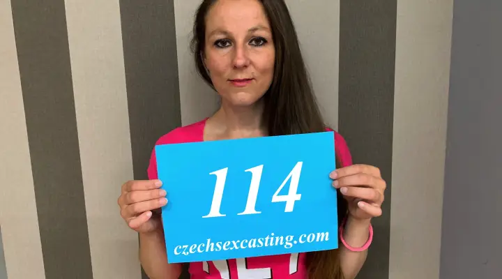 成熟的性炸弹在铸造中吸吮并被撞击